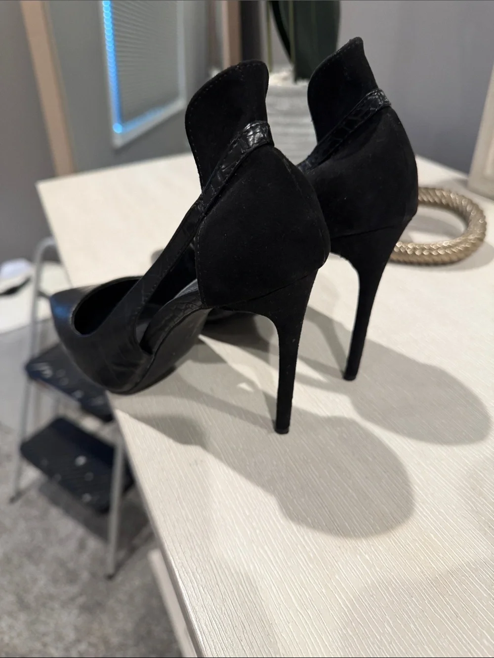 Lulu's Black Croc-Embossed Pointed-Toe Slingback Stiletto Heels